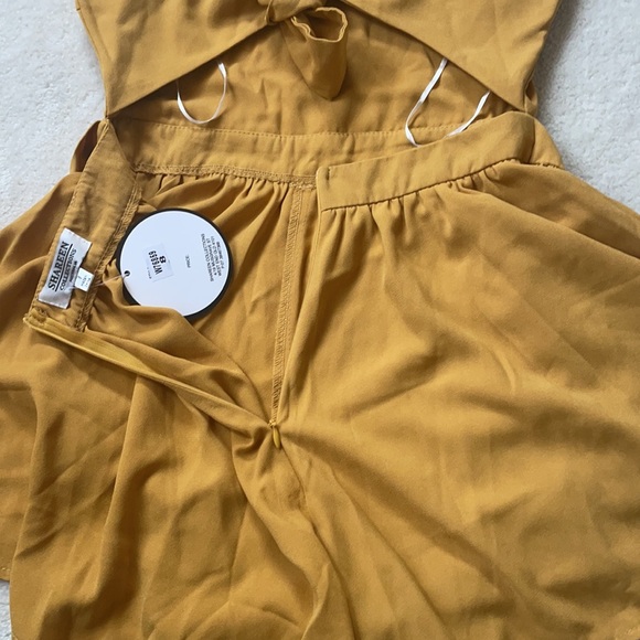NWT Golden Romper with Wrap front detailing - Picture 10 of 12